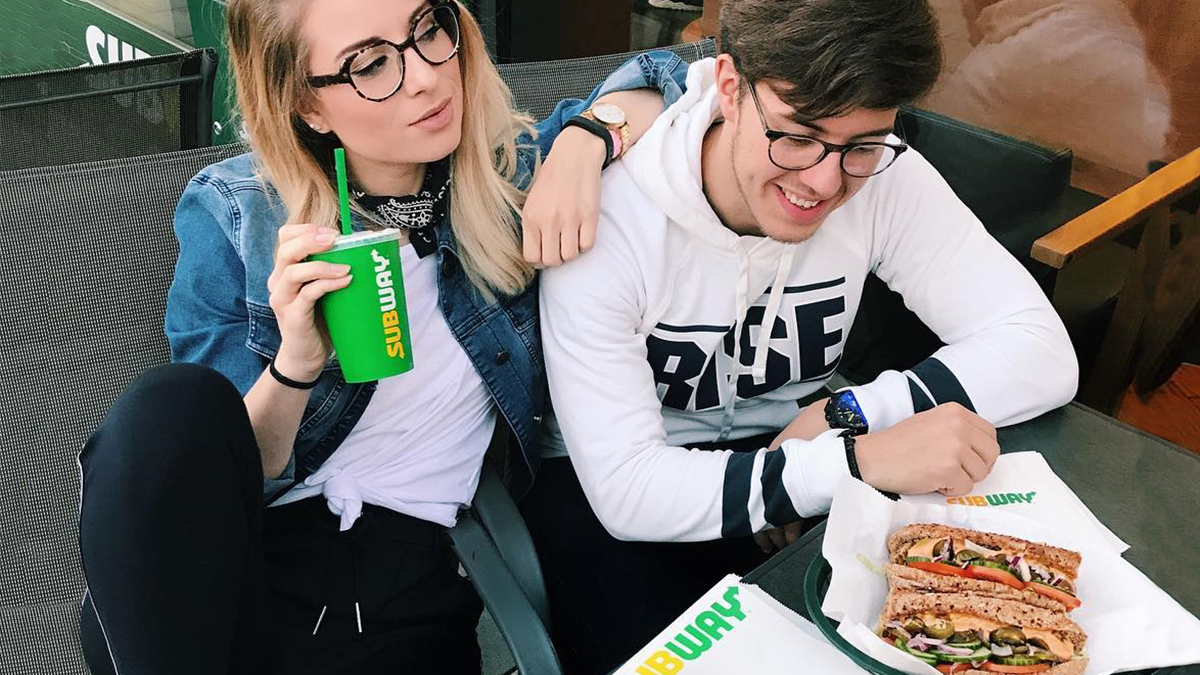 Subway_DE's tweet photo. JETZT NEU - gründet mit Freunden & Familie eine #SUBCARDCrew und erhaltet extra Bonuspunkt in der SUBCARD™ App: https://t.co/yCEvpQ3jNW https://t.co/oKdaiH2KJi