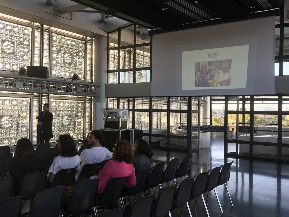 AssoAshma's tweet photo. @FriendsOfMiddleEast présente son documentaire à « impact social » au #ForumMondeArabe @imarabe https://t.co/aU8eATlVN5