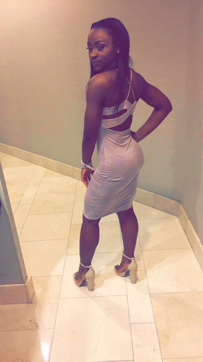 ttaymarr's tweet photo. Yeaa, this the one🥂 #hoco2K17 https://t.co/0EijHOP3da