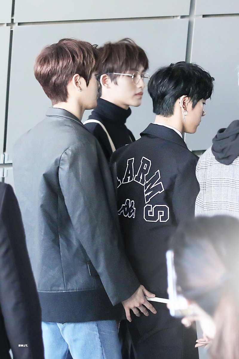 FYNCTTEN's tweet photo. [HQ] Ten @ the Seoul Fashion Week 171020 #NCT #NCTTEN #TEN #NCTU #텐 #Chittaphon #치타폰 #엔시티 #SMROOKIES cr. bewitched https://t.co/7EYonJi8Hh