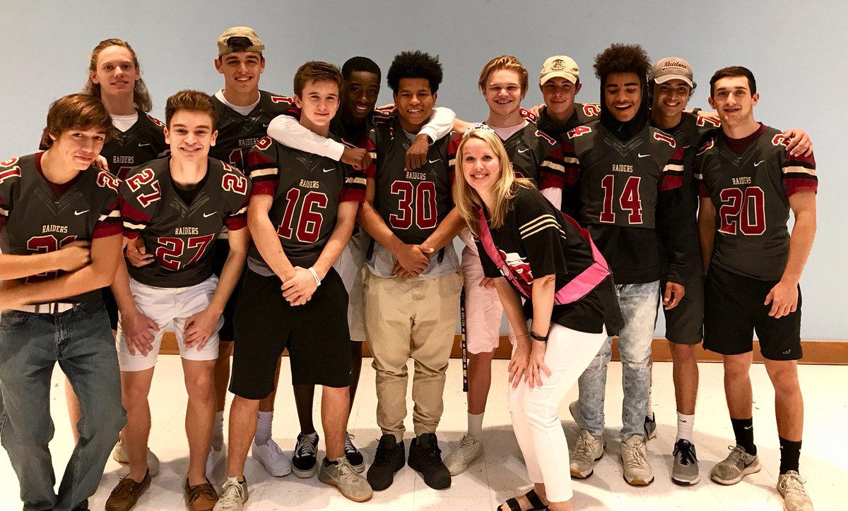 What a great day to be a Husky! Thank you @ROUSEFB2017 for visiting <a href="/PHEHuskies/">Pleasant Hill Elem</a> yesterday. Husky Huddle with us anytime! #get2PHE #1LISD