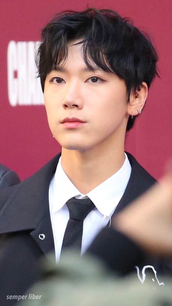 FYNCTTEN's tweet photo. [HQ] Ten @ the Seoul Fashion Week 171020 #NCT #NCTTEN #TEN #NCTU #텐 #Chittaphon #치타폰 #엔시티 #SMROOKIES cr. semper liber https://t.co/oVcT2glrAf