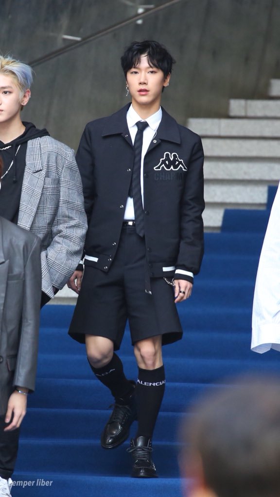 FYNCTTEN's tweet photo. [HQ] Ten @ the Seoul Fashion Week 171020 #NCT #NCTTEN #TEN #NCTU #텐 #Chittaphon #치타폰 #엔시티 #SMROOKIES cr. semper liber https://t.co/oVcT2glrAf