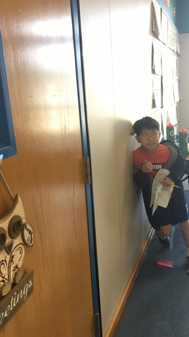 mrskrutak4th's tweet photo. Where not to put your head while waiting to enter a classroom! Haha! This kid is funny. @Donald_ES #Donald4th #doorstop https://t.co/xA8rc544dG
