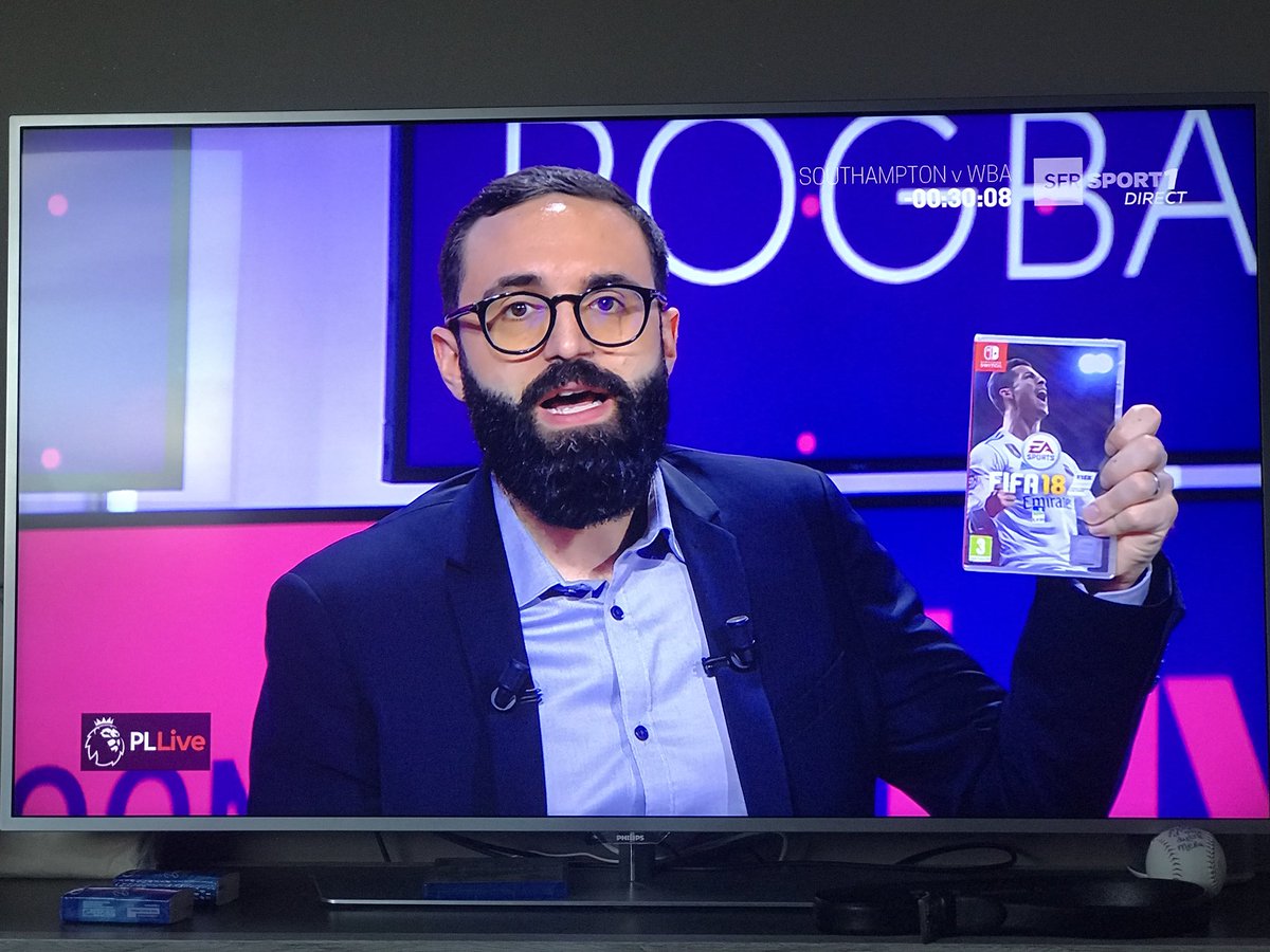 la_sanch's tweet photo. @CamilleCombal @Cyrilhanouna #IlEnPenseQuoiTonFrere ! https://t.co/LnV8NTCFgp