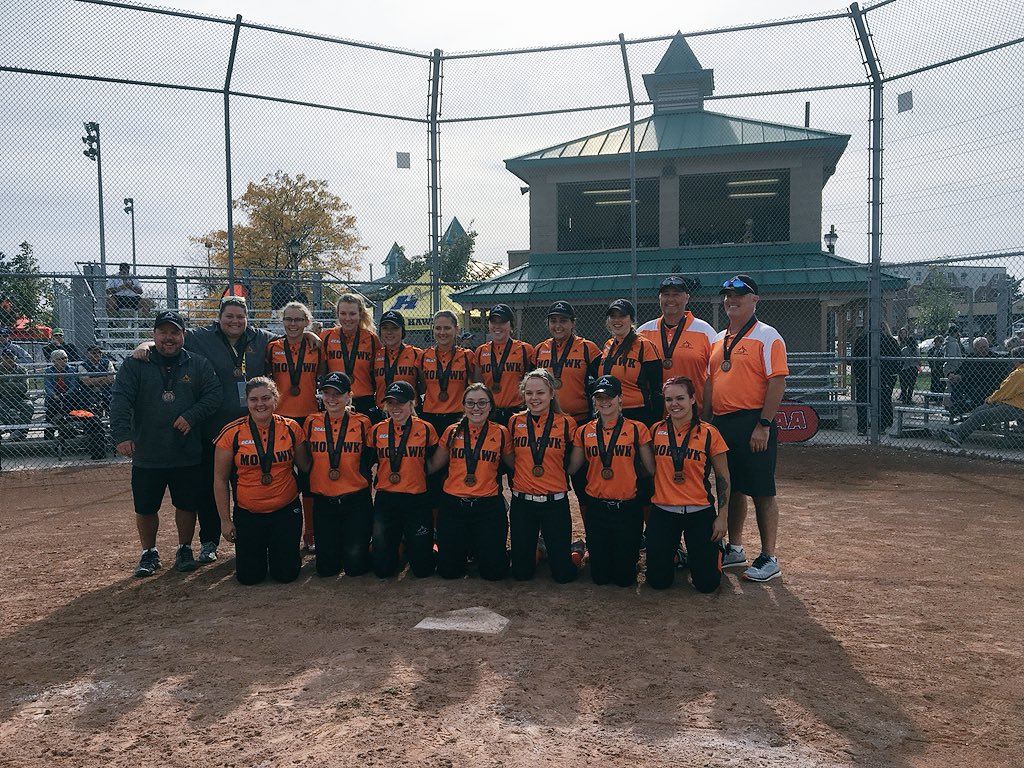 HamTodaySports's tweet photo. Congrats @MoMountaineers who took the bronze medal today in @TheOCAA women's softball. https://t.co/FdUbw06tMQ

#HamOnt #HTMountaineers ⚾