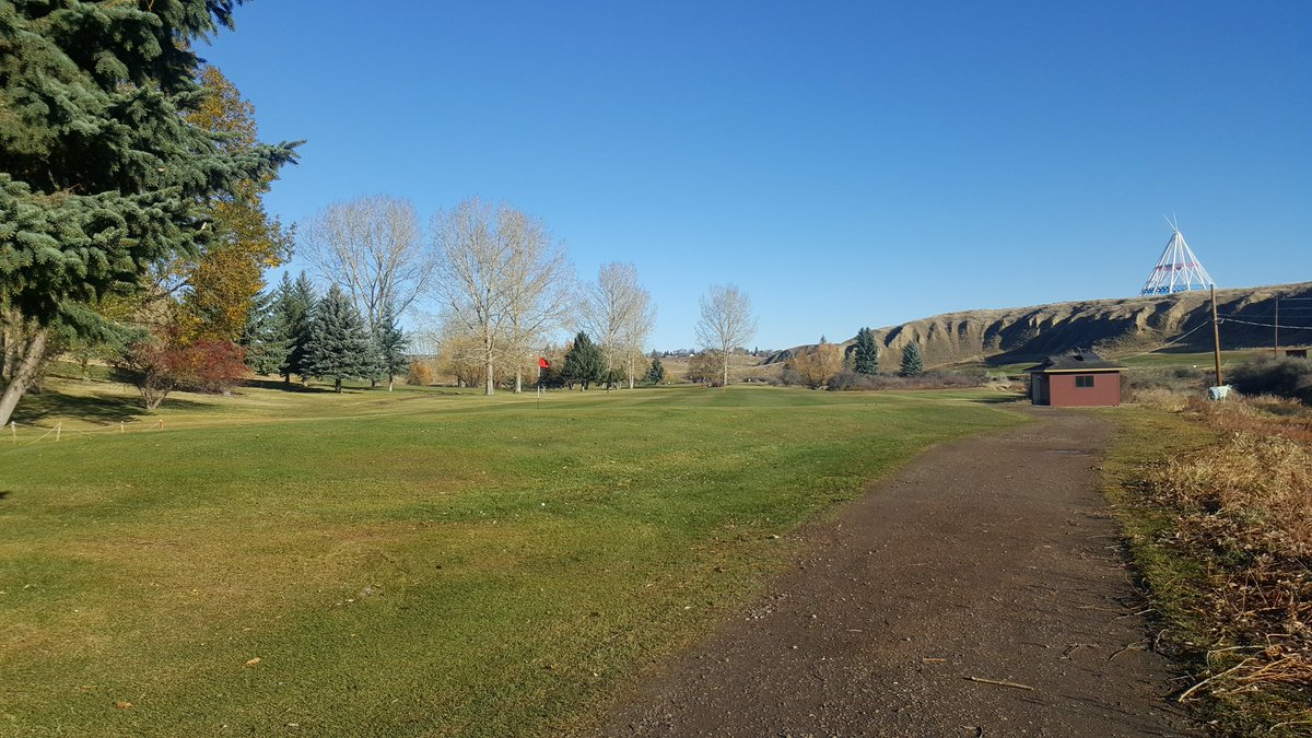 A great day to golf @paradise_valley! Not a cloud in the sky and then dinner in the clubhouse!