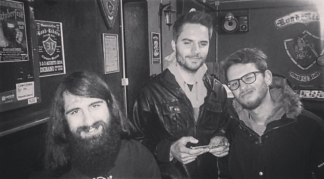 Hello from your Vulgar Friends! 
#cheers #beer #rock #helloweekend