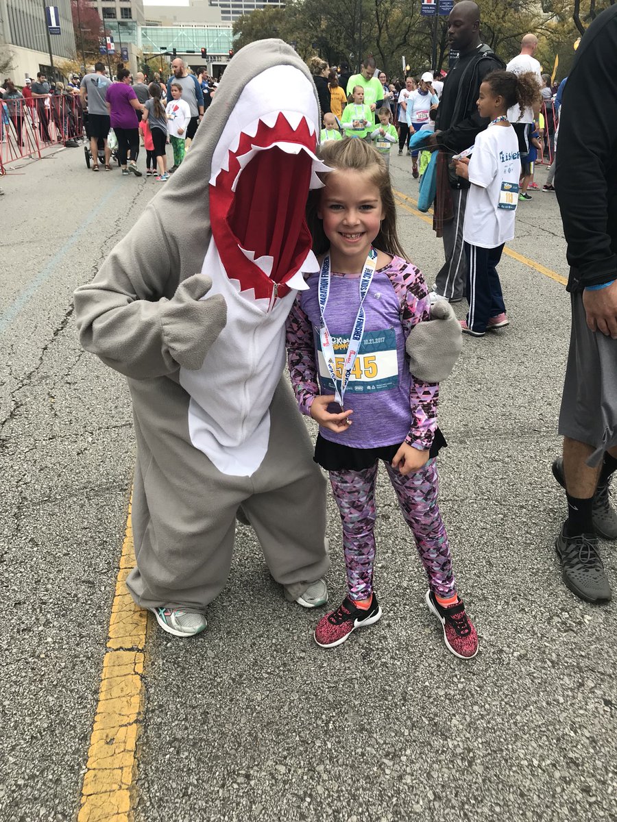 MrsSchraml's tweet photo. #KCkidsmarathon #lbsharks #sheldontheshark #Schramlgirls @LBSharks #ISDstrong @ISDSchools https://t.co/Cc93H48tA0