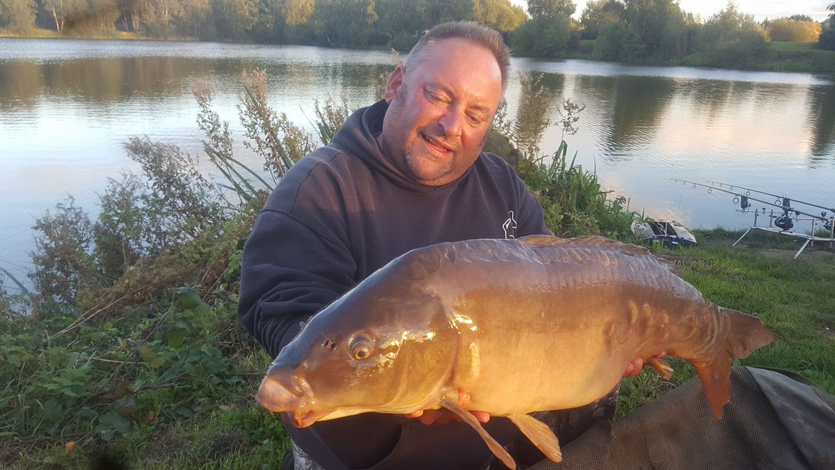 CoreBaits_uk's tweet photo. John Walker with a nice 24lb mirror on what on can be described as a difficult session. CB4 boilies fished at distances. #CB4Effect #CB4 https://t.co/Fw8KGcXyUA