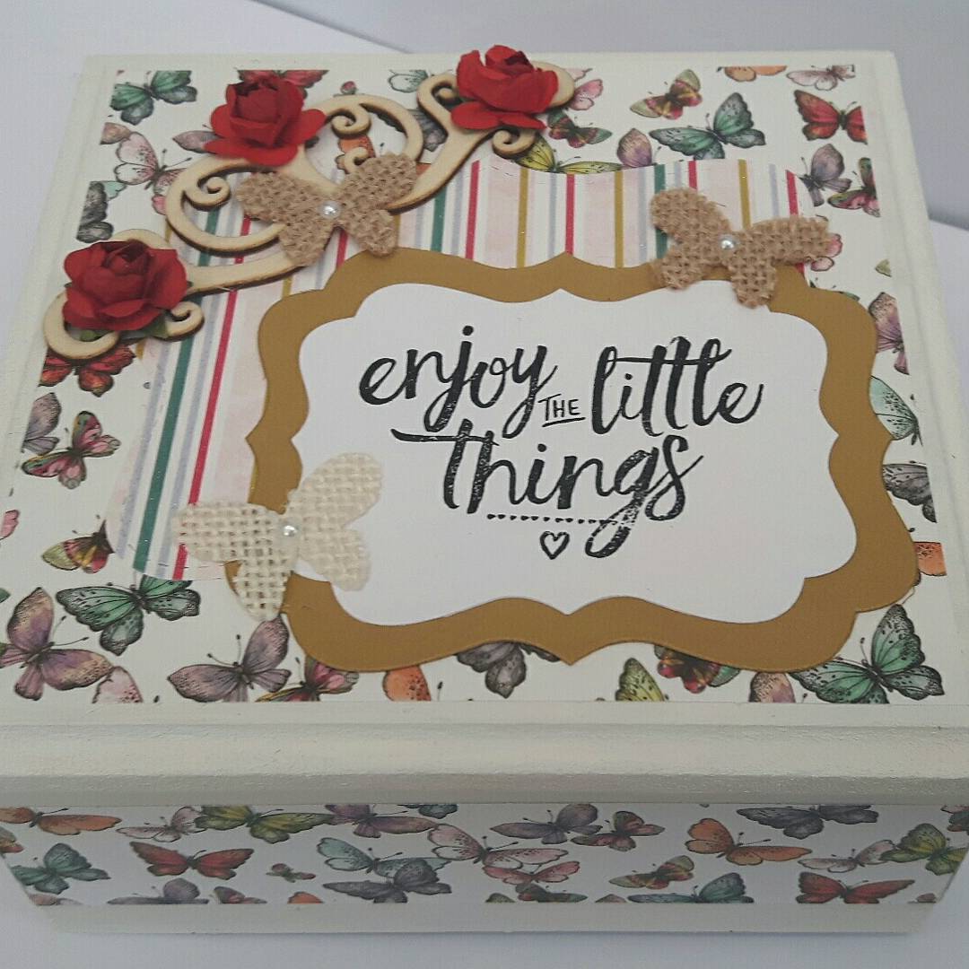 UCgreetingcards's tweet image. Crafting away on this #mdfbox today. Paint from @Hobbycraft_COV , papers from @trimcraft , embellishments from @TheWorksStores #crafting