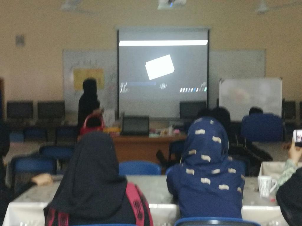 قدمت الاخصائية الاجتماعية بمدرسة طلائع الغد مشغل بعنوان«ظاهرة التنمر»استهدفت فيه معلمات المدرسة