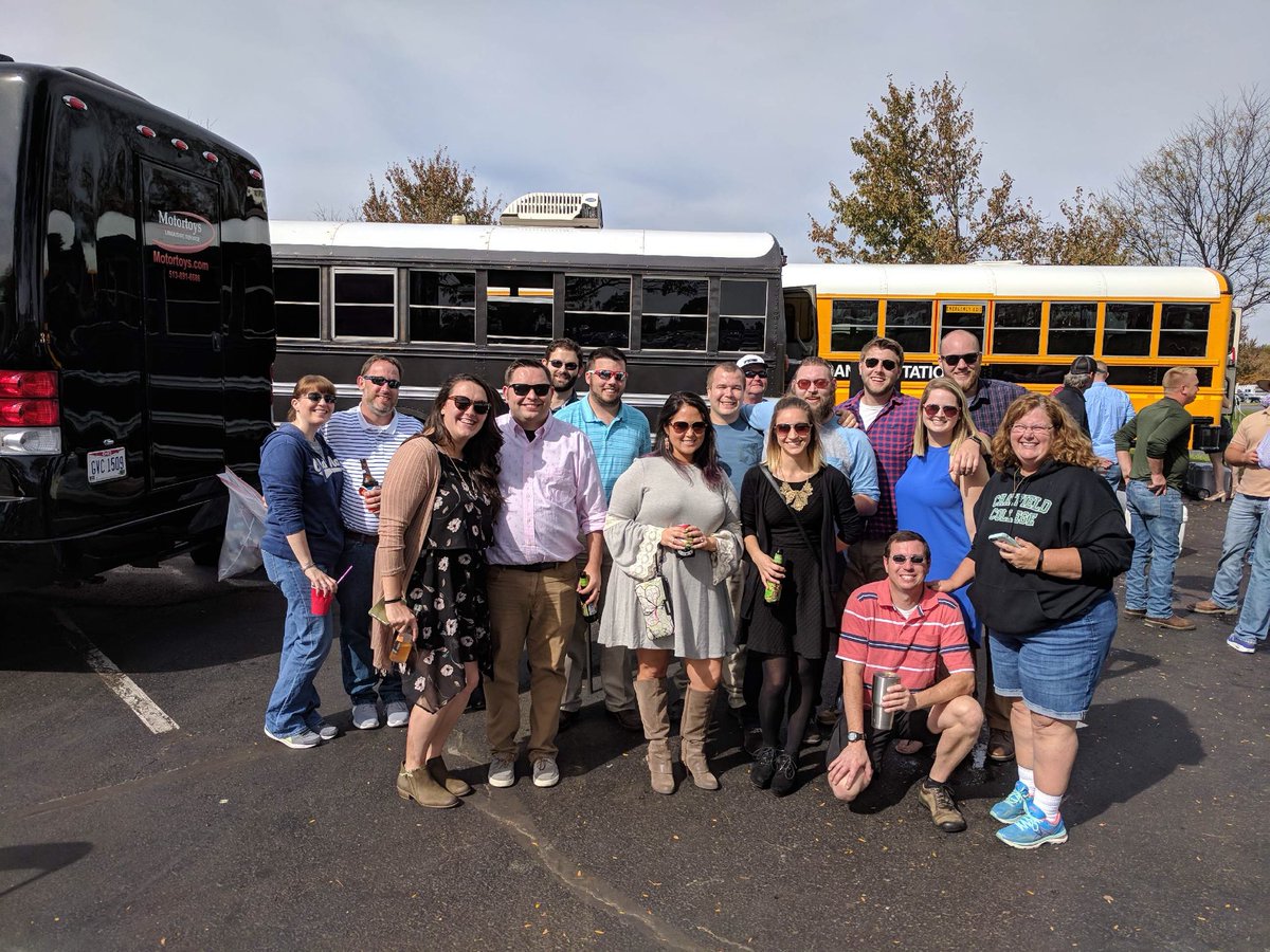 okidata92's tweet photo. Forward Edge team enjoying some social time outside the office at #Keeneland https://t.co/WtDY6JJQZO