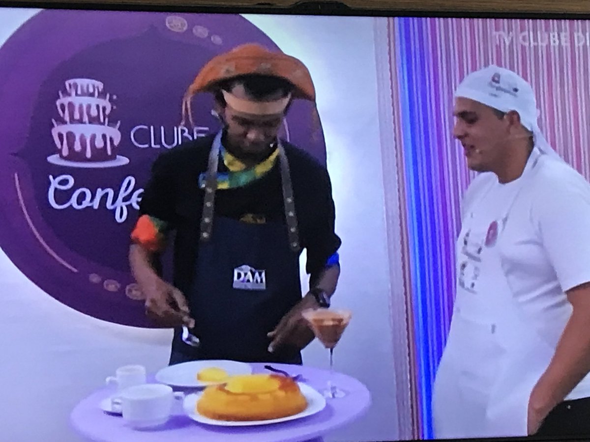 assispri's tweet photo. #boloSouzaLeão não é fácil não!! 😓😓😓@tvclube_pe #clubedosconfeiteiros #reality #confeitaria #chefconfeiteiro https://t.co/6lZTJSmStr