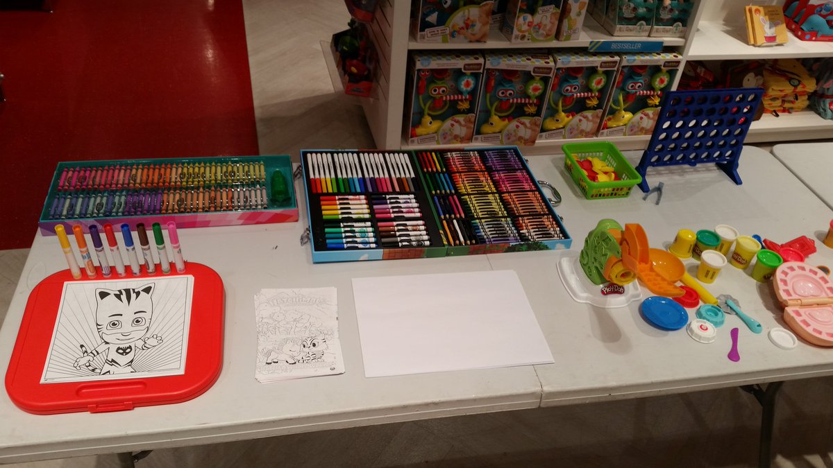 ChinookChapters's tweet photo. Join us at 11am for our Open House event ! Games and coloring and Droid building !! We even have Soggy Doggy! #Indigo https://t.co/gm4SDL1aUd