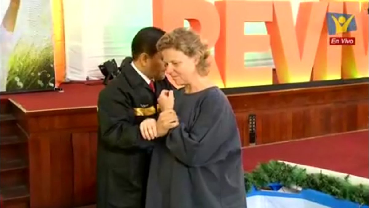 AdventistasUPS's tweet photo. Valery y su esposo entregan su vida al Señor, y son testigos de una entrega completa a Dios, #Revive4 #ElPoderQueRestaura https://t.co/ARsbQhBqZB