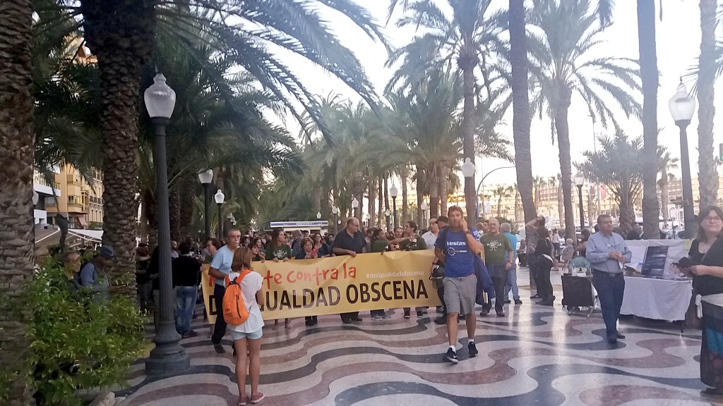HOACOA's tweet photo. #Alicante se une a @pobrezacero para pedir medidas contra la #DesigualdadObscena https://t.co/A4iyWMUTpJ
