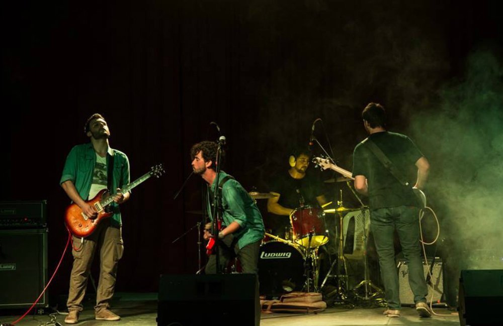 tvshowuy's tweet image. La música sin ataduras de Ex, que presenta su primer disco bit.ly/2l3Z1mh