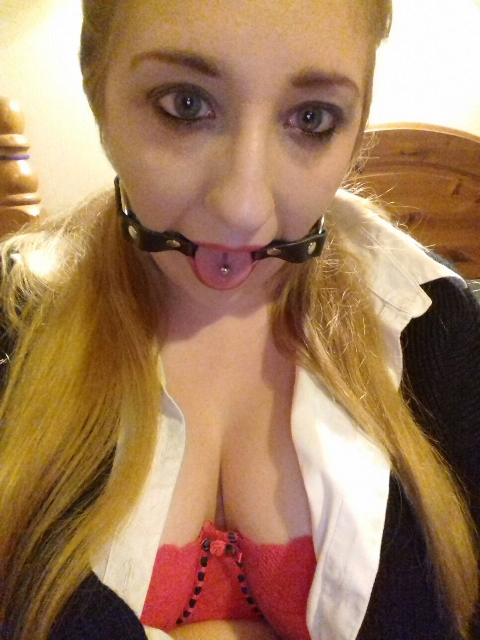 Elle Moon in a ring gag selfie