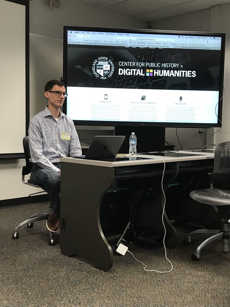 DetroitDH's tweet photo. @marksouther currently doing a workshop on @Curatescape #detroitdh2017 https://t.co/PAJz13cEPI