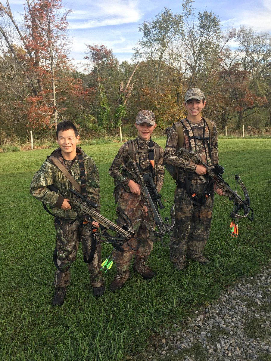 dunkmom3's tweet photo. These hunters! Making memories! #beautifulweekend #theestate #greathunters @3dunky https://t.co/XNtcA2ura7