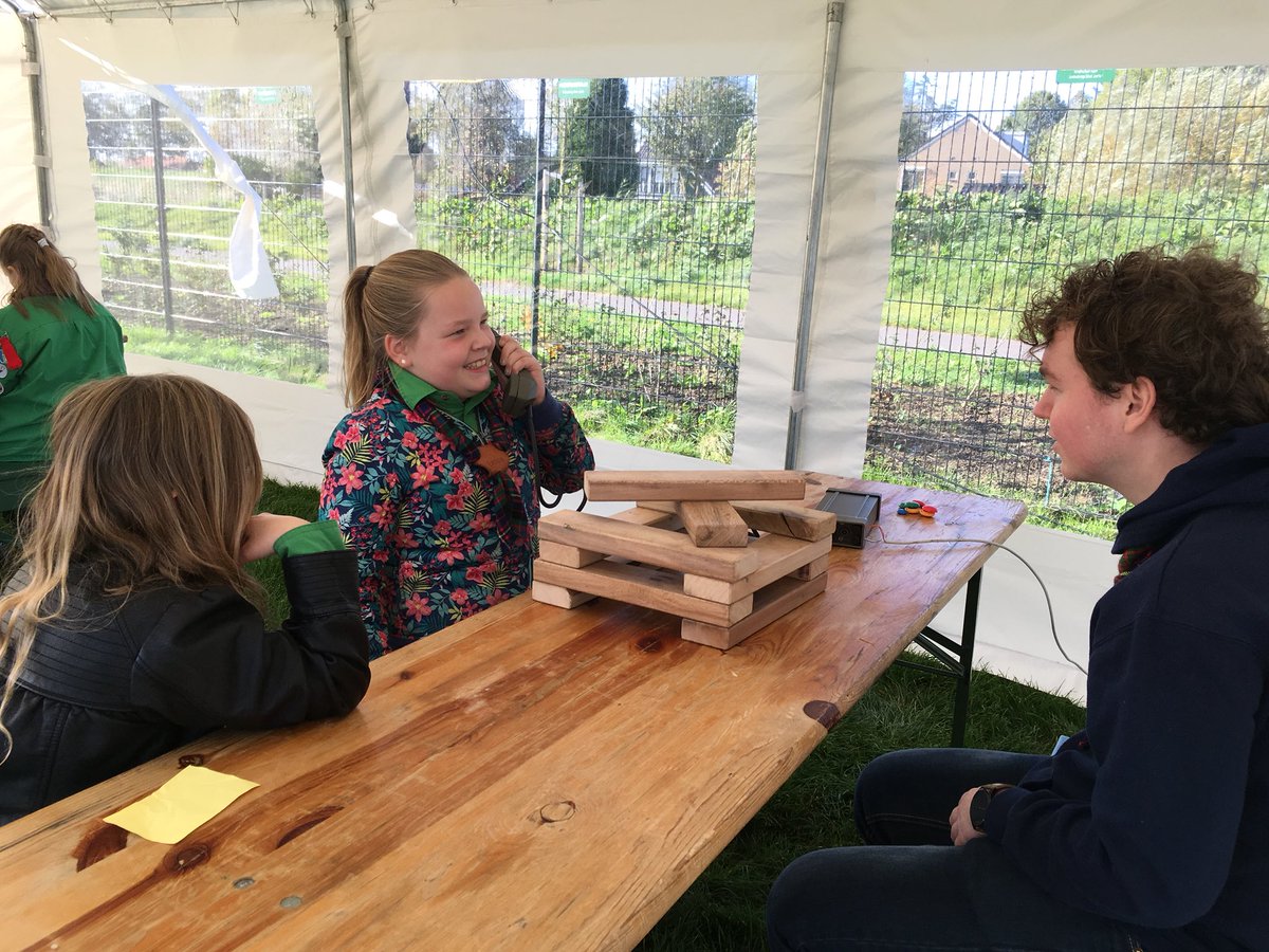 ScoutingStJoris's tweet photo. Vanmiddag zijn de bevers en welpen actief geweest met zenden en chatten. En hebben de teleporteermachine aan de praat gekregen @jotajoti_nl https://t.co/3N9LPj6xQ0