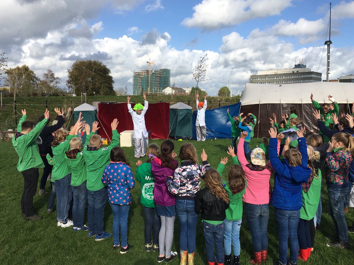 ScoutingStJoris's tweet photo. Vanmiddag zijn de bevers en welpen actief geweest met zenden en chatten. En hebben de teleporteermachine aan de praat gekregen @jotajoti_nl https://t.co/3N9LPj6xQ0