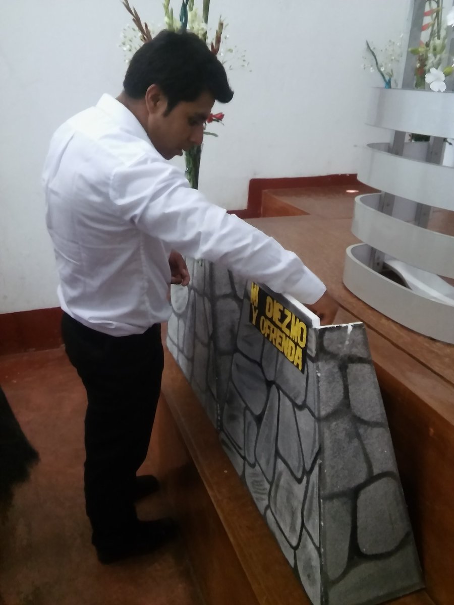 InfanteUsquiano's tweet photo. Niños y adultos devolviendo lo que es de Dios, y haciendo un compromiso con Èl. 
#Revive4 #APC @AdventistasUPS @danielsolano89 https://t.co/h7RXBwBOqu