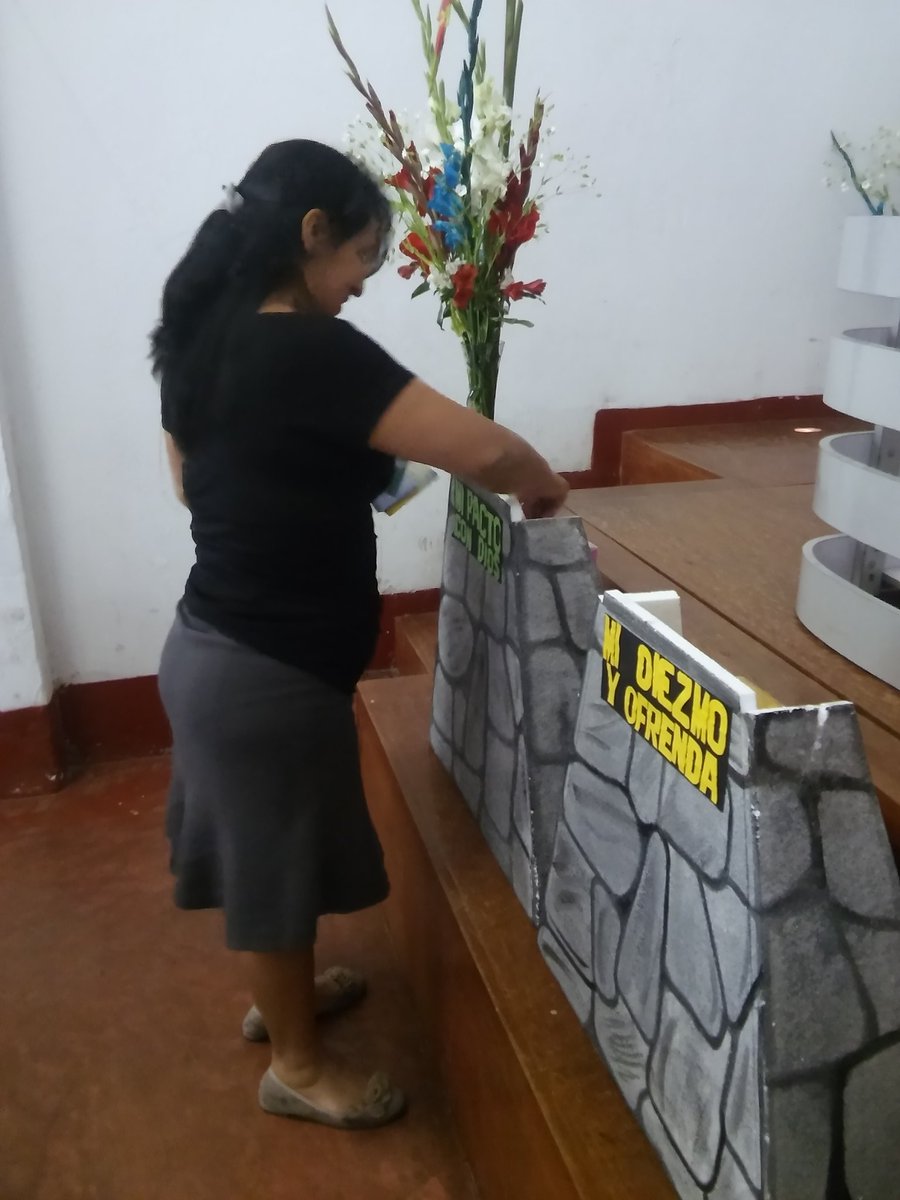 InfanteUsquiano's tweet photo. Niños y adultos devolviendo lo que es de Dios, y haciendo un compromiso con Èl. 
#Revive4 #APC @AdventistasUPS @danielsolano89 https://t.co/h7RXBwBOqu