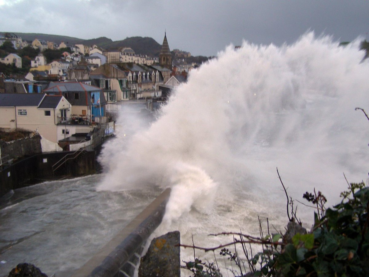 GreatDevonDays's tweet photo. #StormBrian is battering the @VisitDevon coast this morning here @VISITilfracombe photo #JeremyLamprell https://t.co/kn2jglOFuY