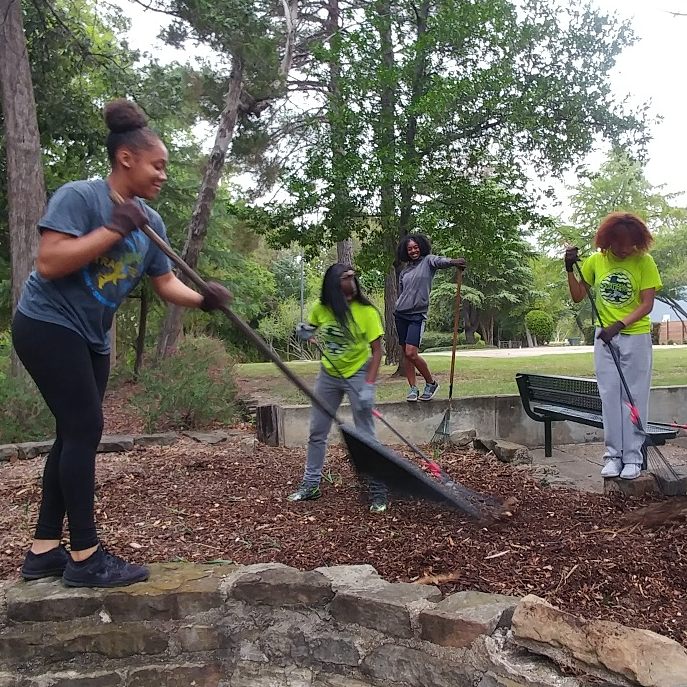 oakcliffangel's tweet photo. #LSGivesBack @lifeschools @Life_Lions #friendsofoakcliffparks #oak cliff #community https://t.co/Z2tdjJcHHH