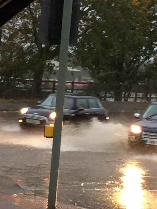 Weather report from Living INBL..Stop in
Treacherous weather in #Horwich &amp; #Blackrod Roads flooded A6 Bypass &amp; Chorley Old Rd tops Take care