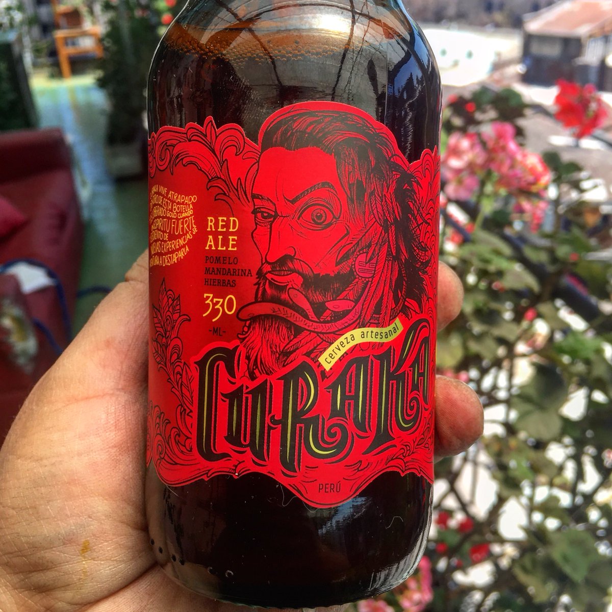 onetabo's tweet photo. Mientras jardineo y abono las plantas, una rica Red Ale #Curaka Made in Perú 🇵🇪 ¡Soy un fanático de las colorinas artesanales! https://t.co/FyktSYXTGF
