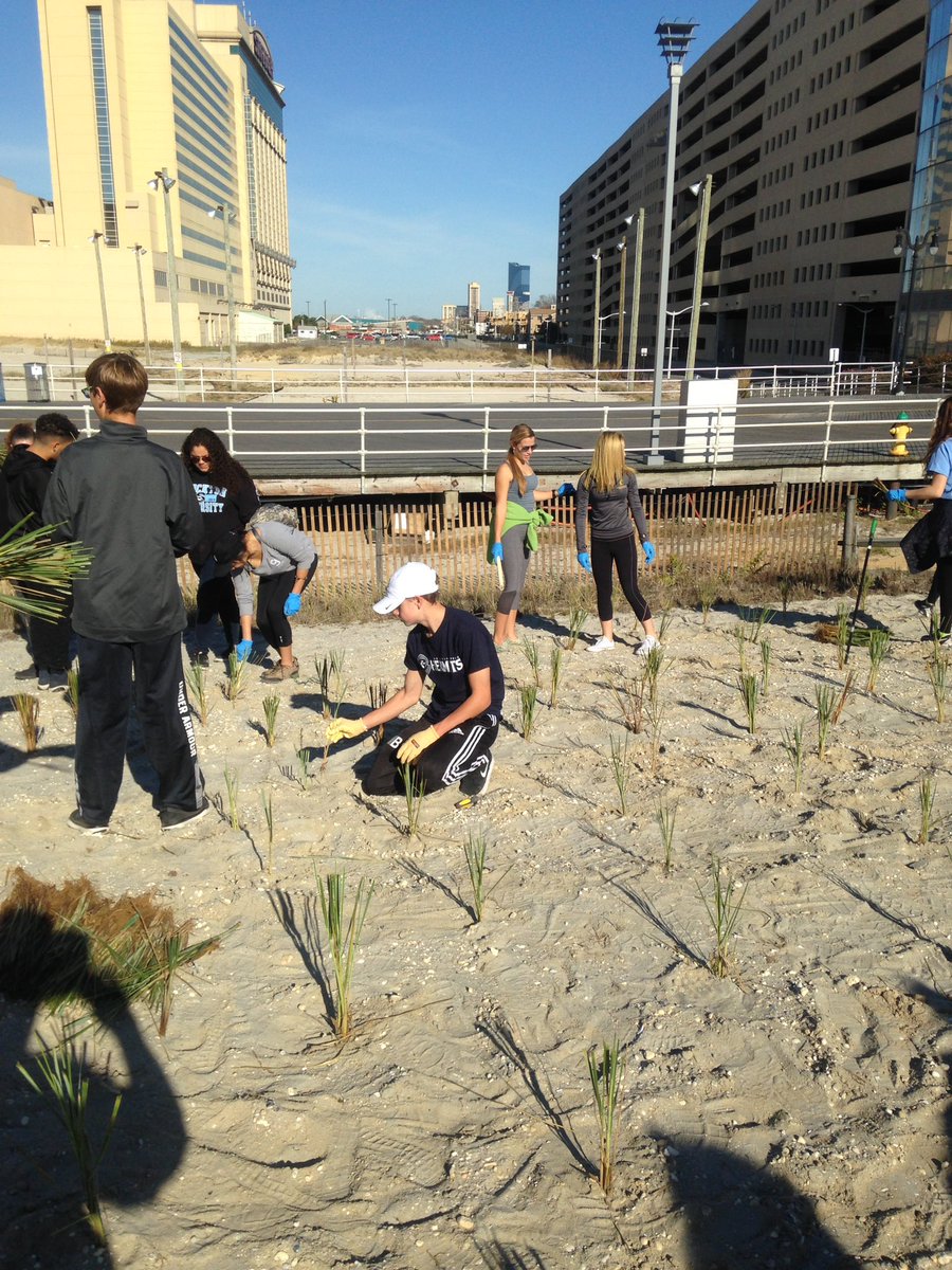 prep_mchugh's tweet photo. Successful Project Green with District Rotary in Atlantic City #interact @PrepInteract https://t.co/0FLzzPt1Uu