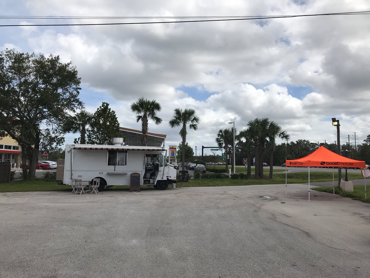 BoostMobile_EC's tweet photo. Come check us out today! Great deals and tacos #Switch #ByeMetro #tacos @boostmobile @gfresse @jessica_boost https://t.co/l31w6NpDyk