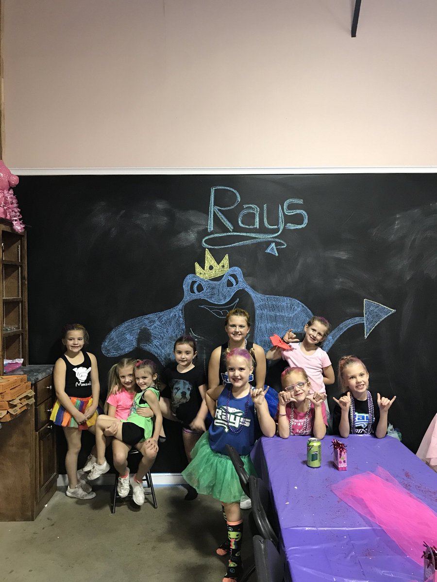 MistRays's tweet photo. We had a gRAYt time at our glam tutu party today! 💙💚💧 https://t.co/4fTtDX0aMT