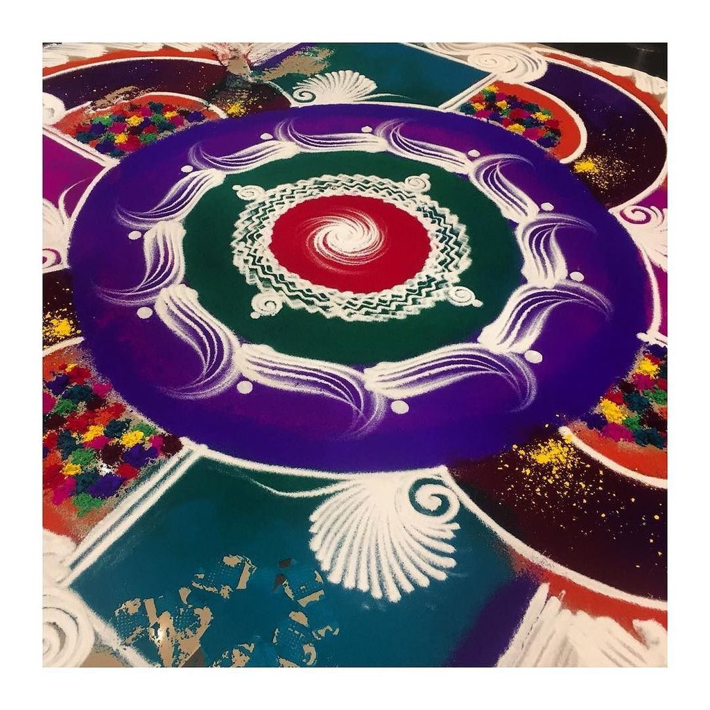 khalilrehman's tweet photo. Abu Dhabi diaries.
.
.
.
#diwali #wtcemall #iphoneonly #iphoneography #streetphotography #abudhabi #uae #rangoli #β¦ https://t.co/NNJH9TEJzO https://t.co/izDyFwe0X9