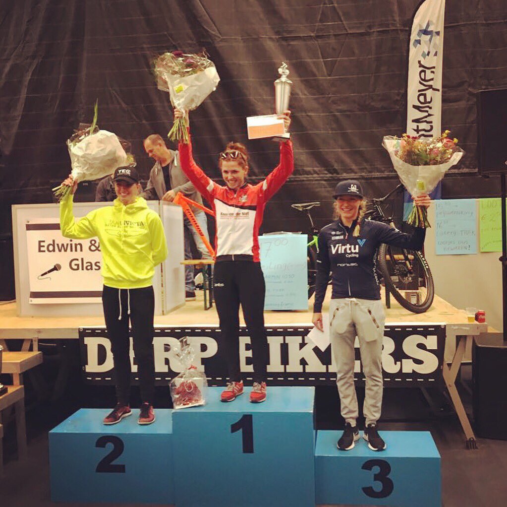 KosterClaudia's tweet photo. Hierbij verklaar ik het strandseizoen voor geopend! 🙌🎉 3de plaats tijdens de Derpbikers Beach Race! @VirtuCyclingW #wikkit @beachbastardsNL https://t.co/6wmvdp1mO7