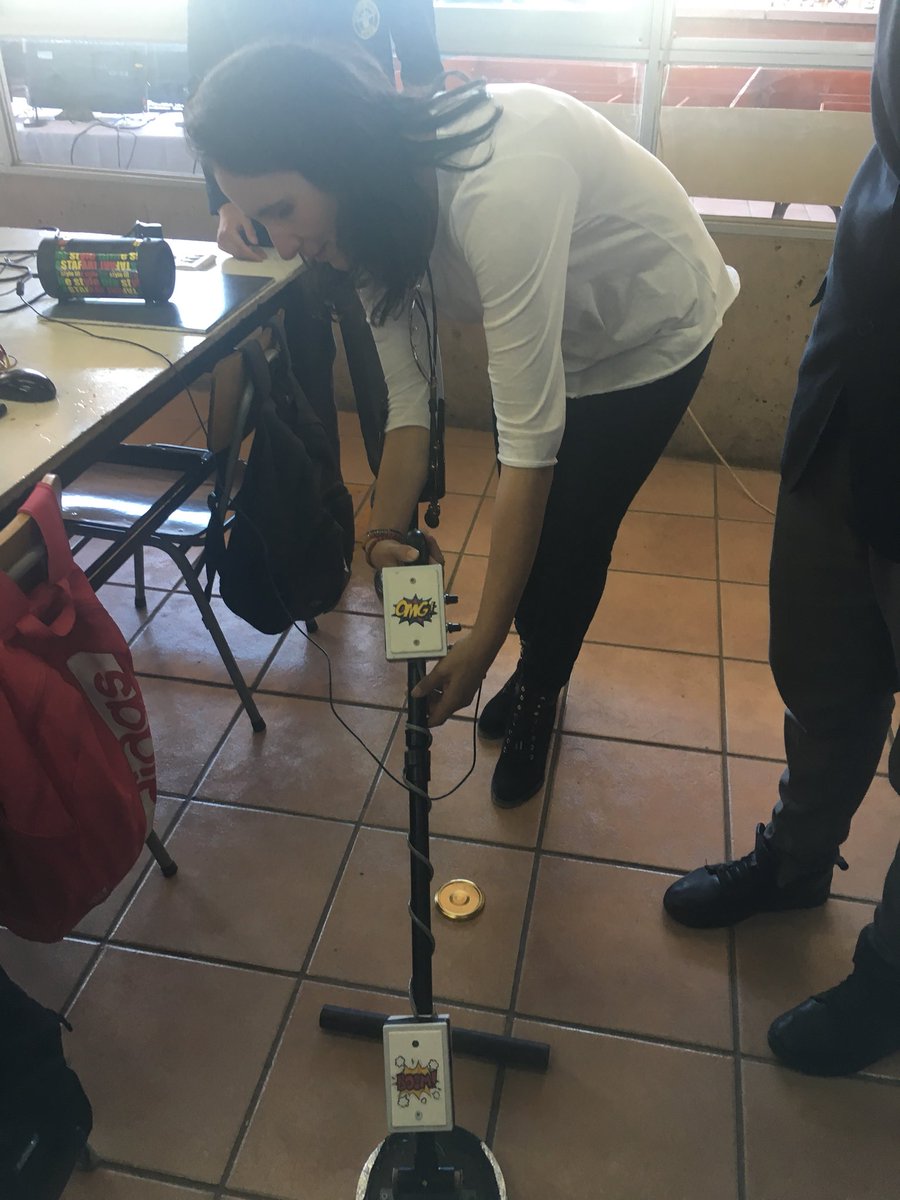 clauelita's tweet photo. @Laprotectora @clauelita @nadiabarretoZ #EscuelaPuertasAbiertas Colegio Industrial Las Nieves Detector de Metales https://t.co/gEZPjQpFbq