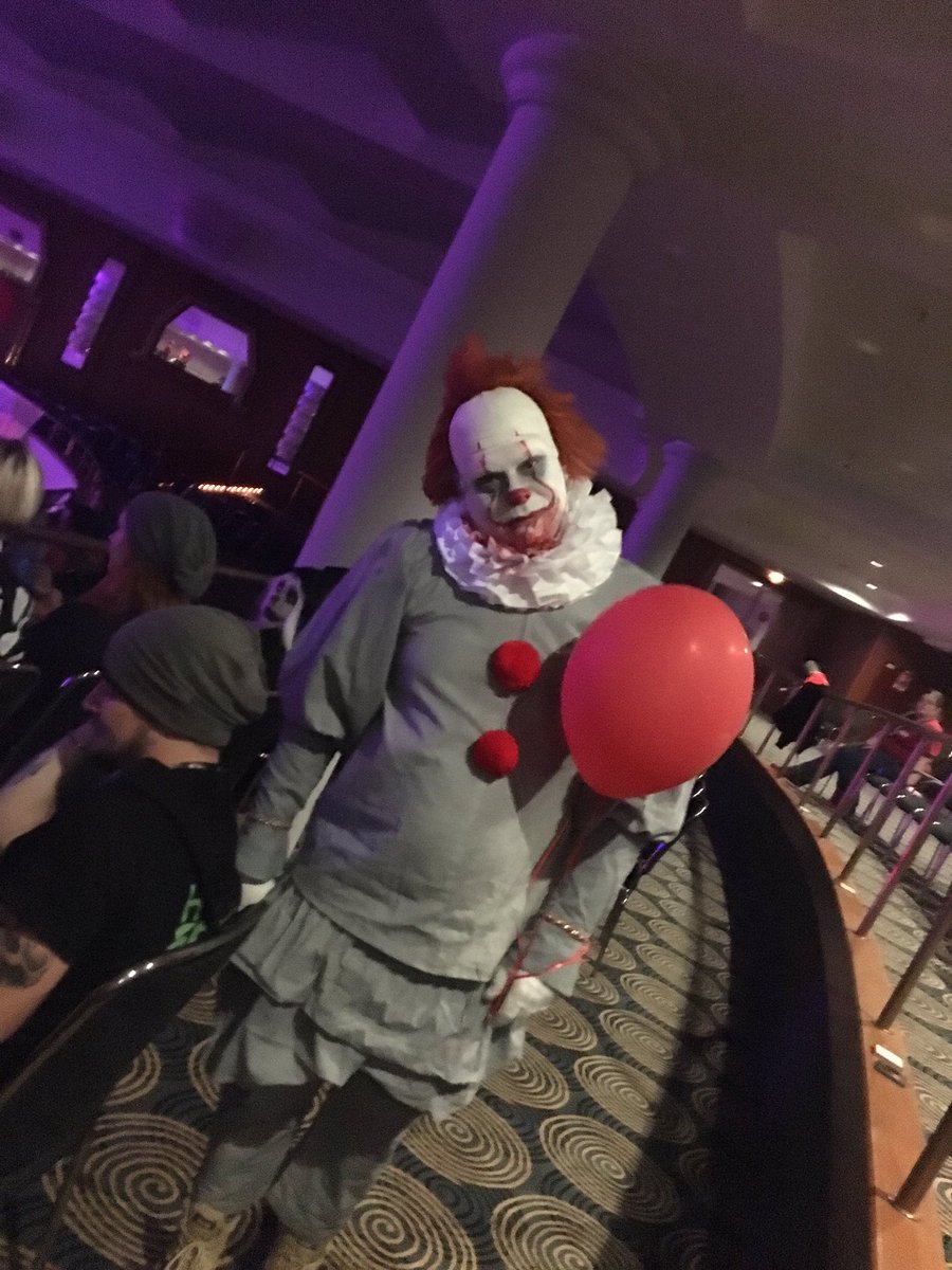 Keine Pause. Pennywise ist auch beim Musical aktiv. 😱#It #Es #Musical