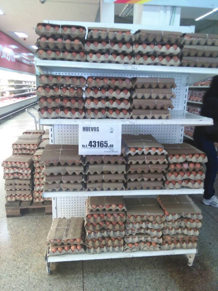 trabajadoresd10's tweet photo. El gobierno se dejó montar la pata y ahora no saben cómo resolver este peo Y donde están los 50 precios de productos?  #ANCSeguimosEsperando https://t.co/3oGu6ryoES