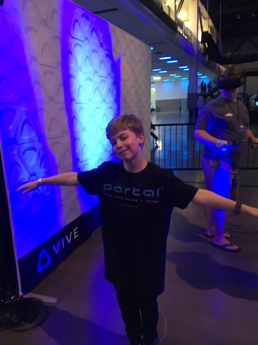 HaydenSpins's tweet photo. Volunteering at @GE2_live with @ajmwagar @bvrclub @Portal_VR1 and @htcvive #VR https://t.co/1q6VKhLVsD