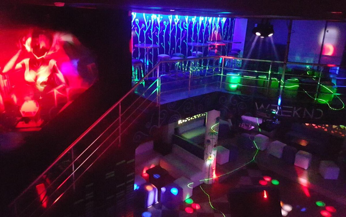 ViuDiscoteca's tweet photo. Hoy te esperamos en @weekndisco🔥 La mejor Farra la tienes con nosotros🍺 Arma tu grupo Farrero Rsv: 0986278679 #Guayaquil. https://t.co/BURUCxCKTA
