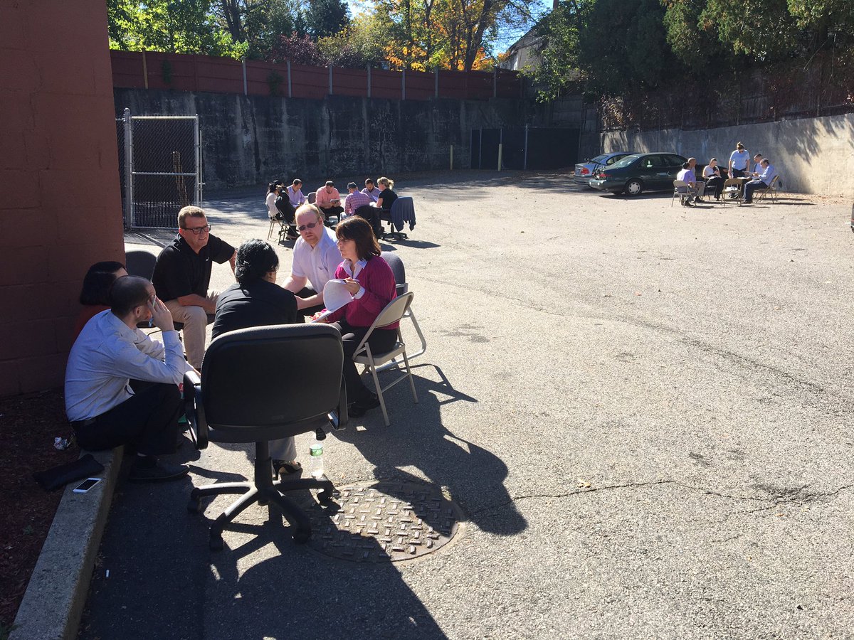 marktruss29's tweet photo. District 5 breakout session - Planning for the Holidays in New England's autumn sunshine. #thinksales #district5serves https://t.co/VnL9KUaXQ1