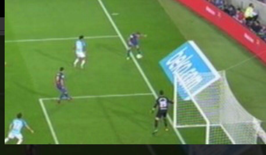 Con este linier yo creo que podrían salir de España sin problemas #BarçaMalaga