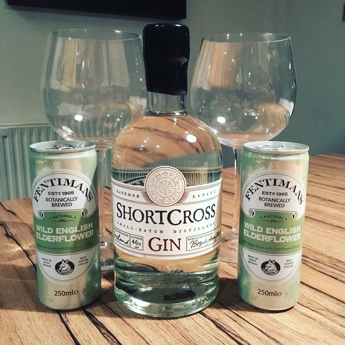 EmmaYou22's tweet photo. Time 2 give this a go. Not sure I have the right combo though @thepodnewport #askthepod #needalesson #gineducation
#shortcrossgin #fentimans https://t.co/7PDjRJzLn9
