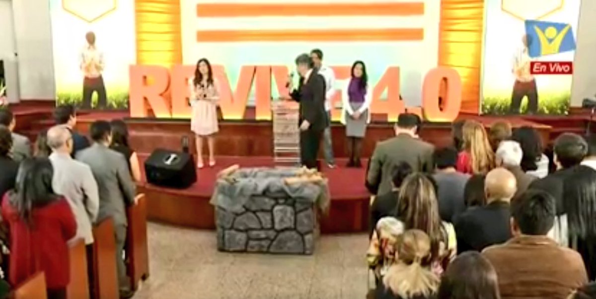 AdventistasAPCE's tweet photo. Decisiones para vida eterna se toman hoy en #Revive4. Toma también tu decisión hoy ❣️👉🏽 https://t.co/vEdHWc4T2B https://t.co/R8CAP0JPzj