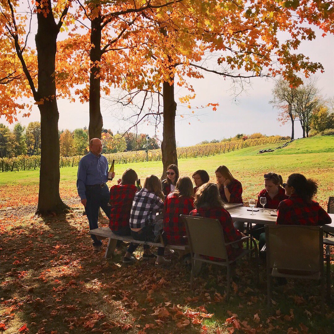 Falling in ❤️ with the view & vino at Victory View Vineyard this afternoon #farmwinery #herecomesthebride #hoponthebus