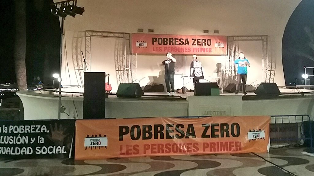 La_Explanada's tweet photo. @HOACOA @pobrezacero @HOAC_es @CVONGD @POBRESAZEROCV @CCOOAM @HOAC_vlc @NatxoBellido @JuliaGuanyar @VD_Dominguez @monicaoltra @malcarazramos Esta jornada acaba en #Alicante con la música de @JuegoLibreRap_ y de @alfonsocope. Cantando contra la #DesigualdadObscena https://t.co/cdbQF8FBnw