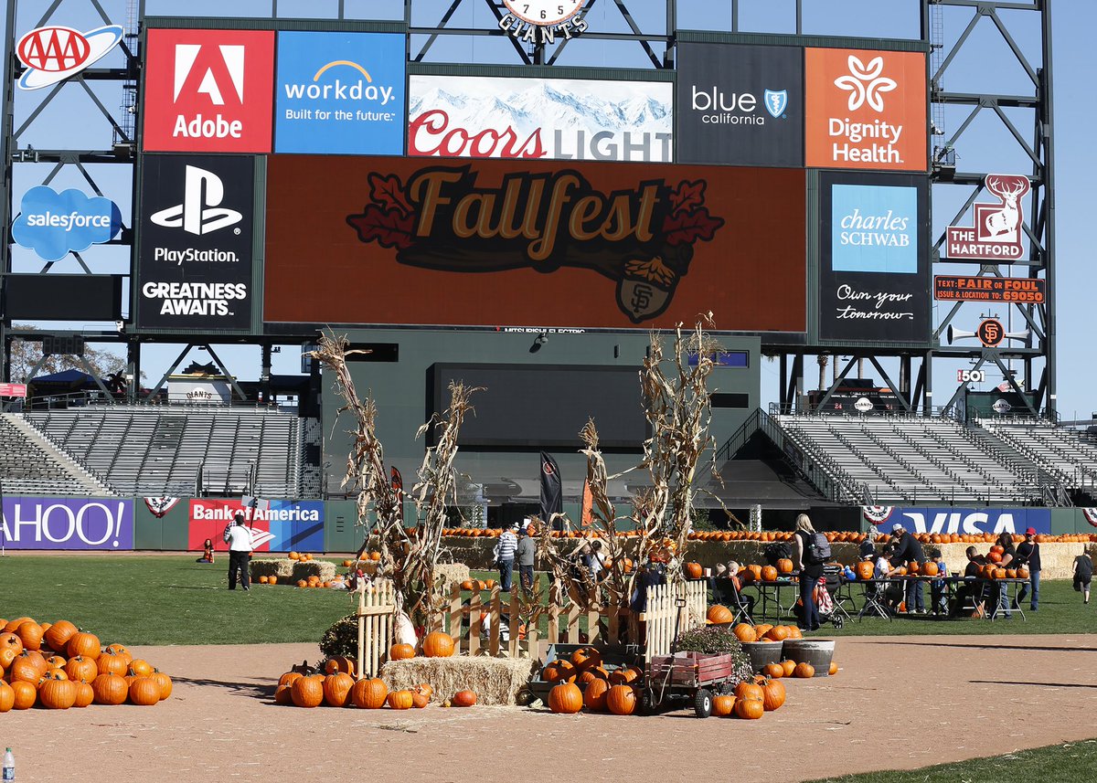 SFGiants's tweet photo. FallFest success 😎🎃

#SFGiants https://t.co/KswBEt3zWl